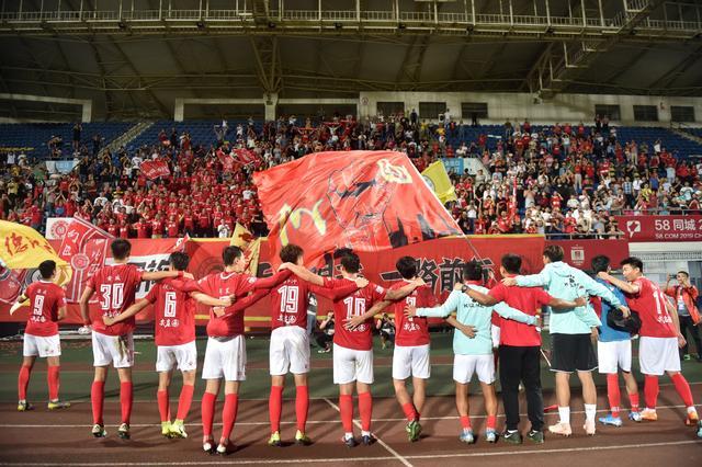 篮球湖人球员恢复训练，状态良好