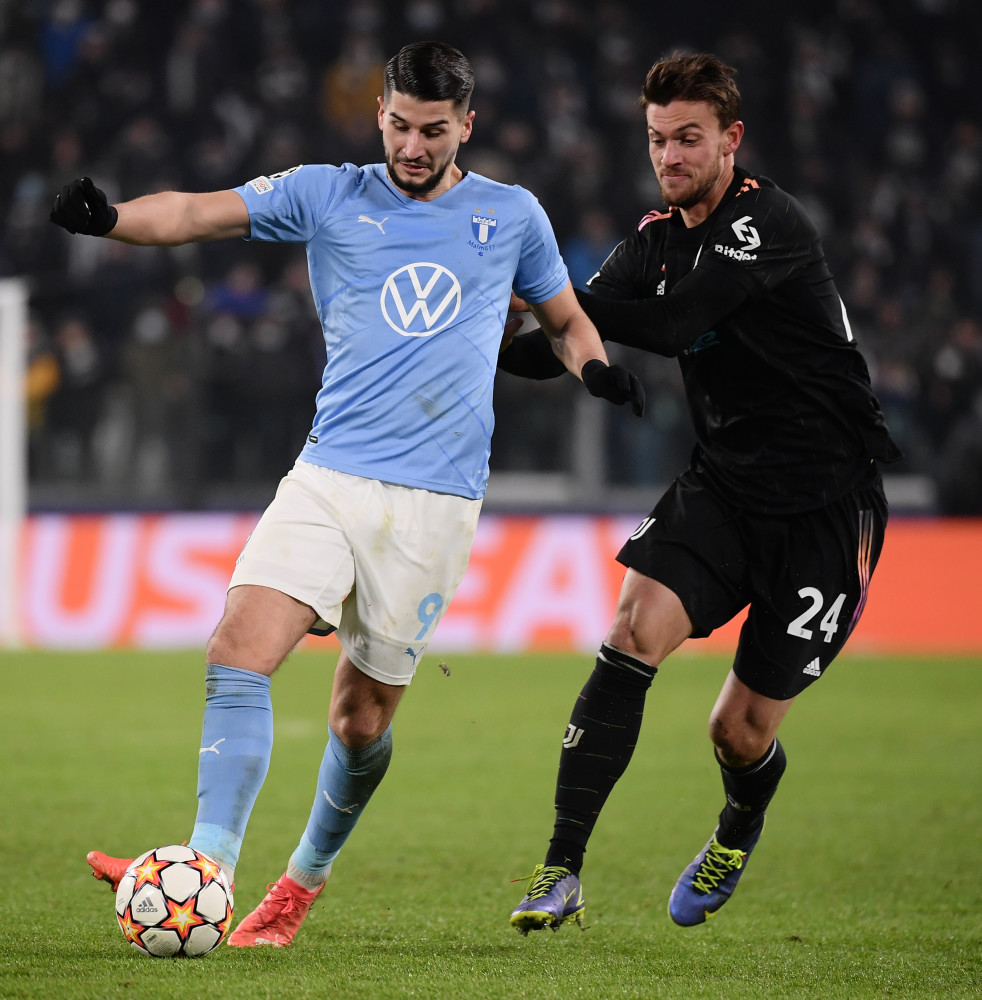 足球西甲榜首易主，冠军形势再变