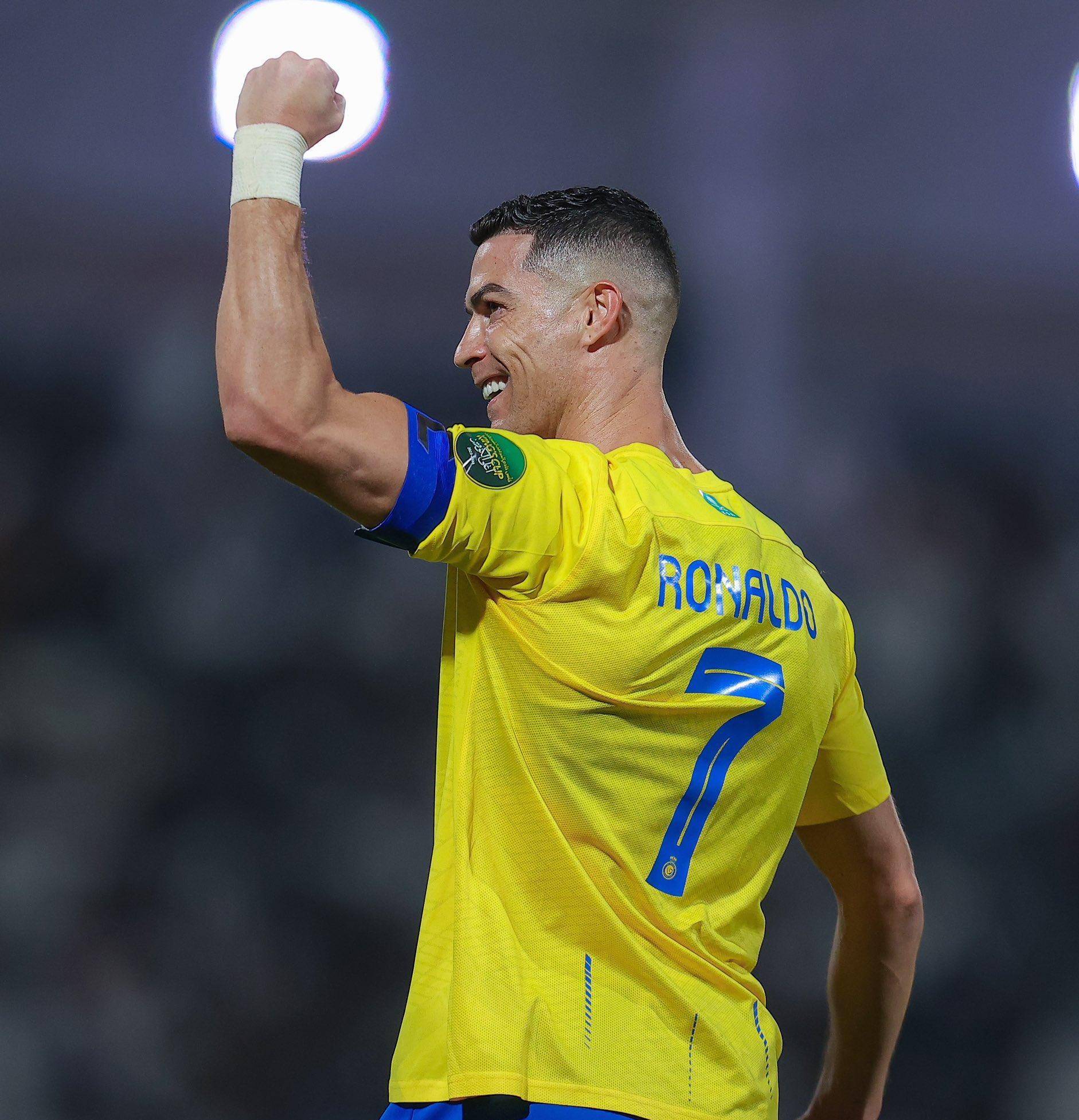 话题｜萨拉赫无缘欧冠名单 离开利物浦倒计时？