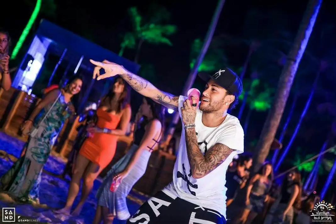 拉门斯：我是看库尔图瓦的比赛长大的，诺伊尔也是我的榜样