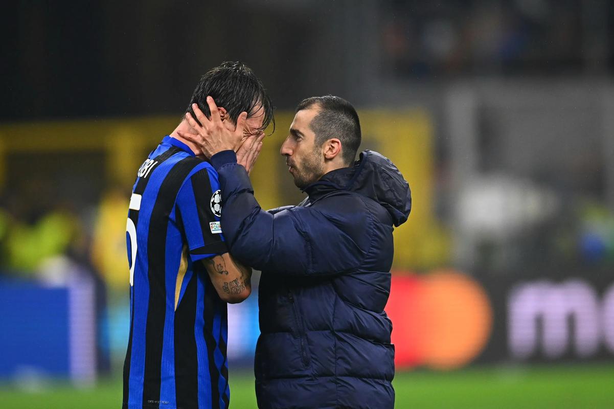 2025赛季，成都蓉城以红焰为刃、热血为甲，在三...