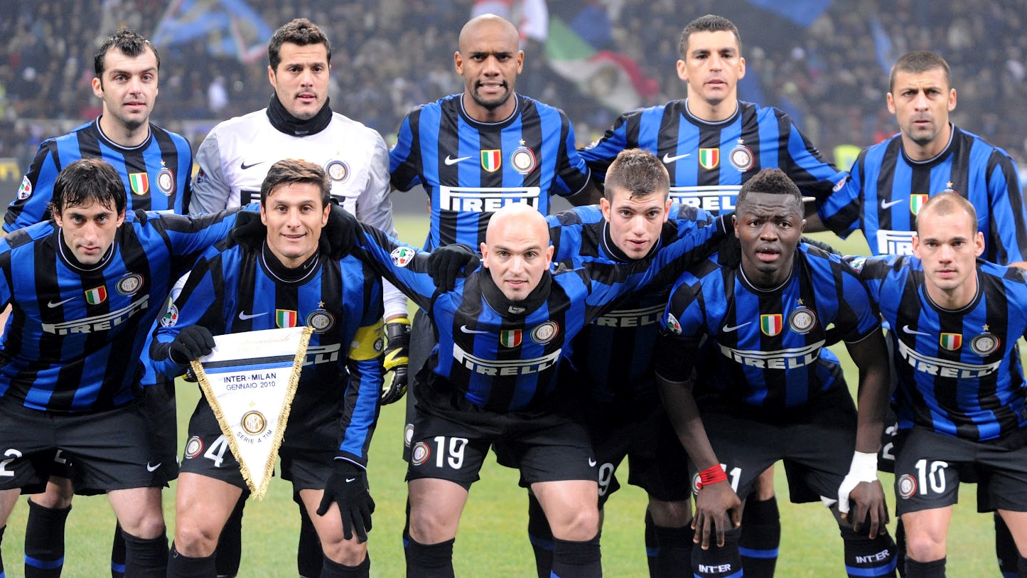 球星突破防线送出助攻