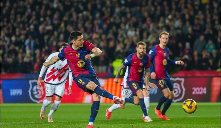 詹姆斯关键时刻稳住全队