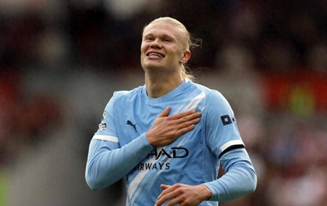 球星晒更衣室照，队内氛围引关注