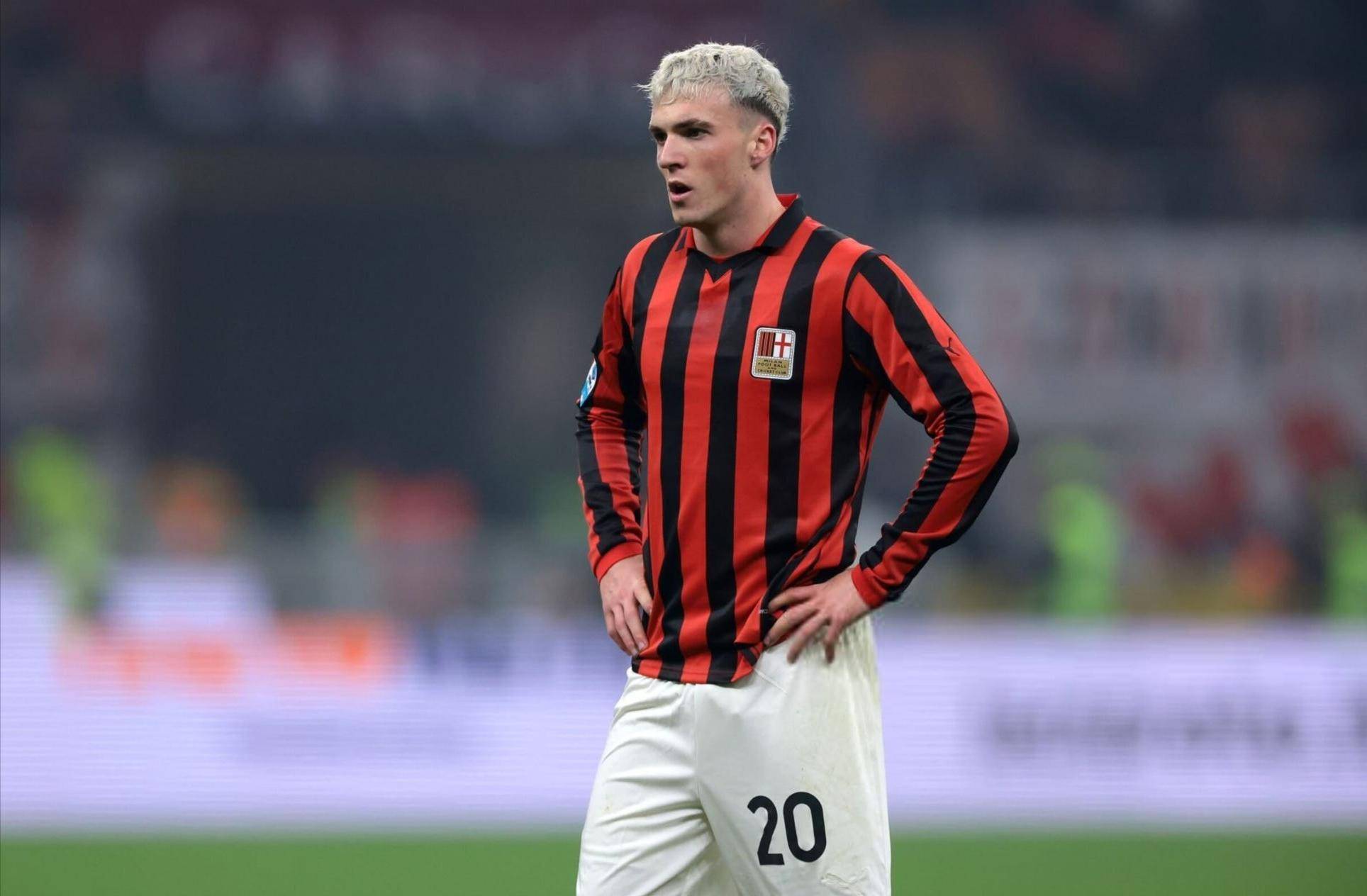 记者：阿芳和伊藤洋辉预计12月复出，穆西亚拉则需要更长时间