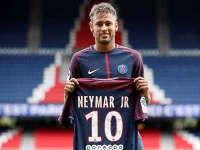 罗马诺：拜仁已经在考虑为伦纳特-卡尔再提供一份新合同