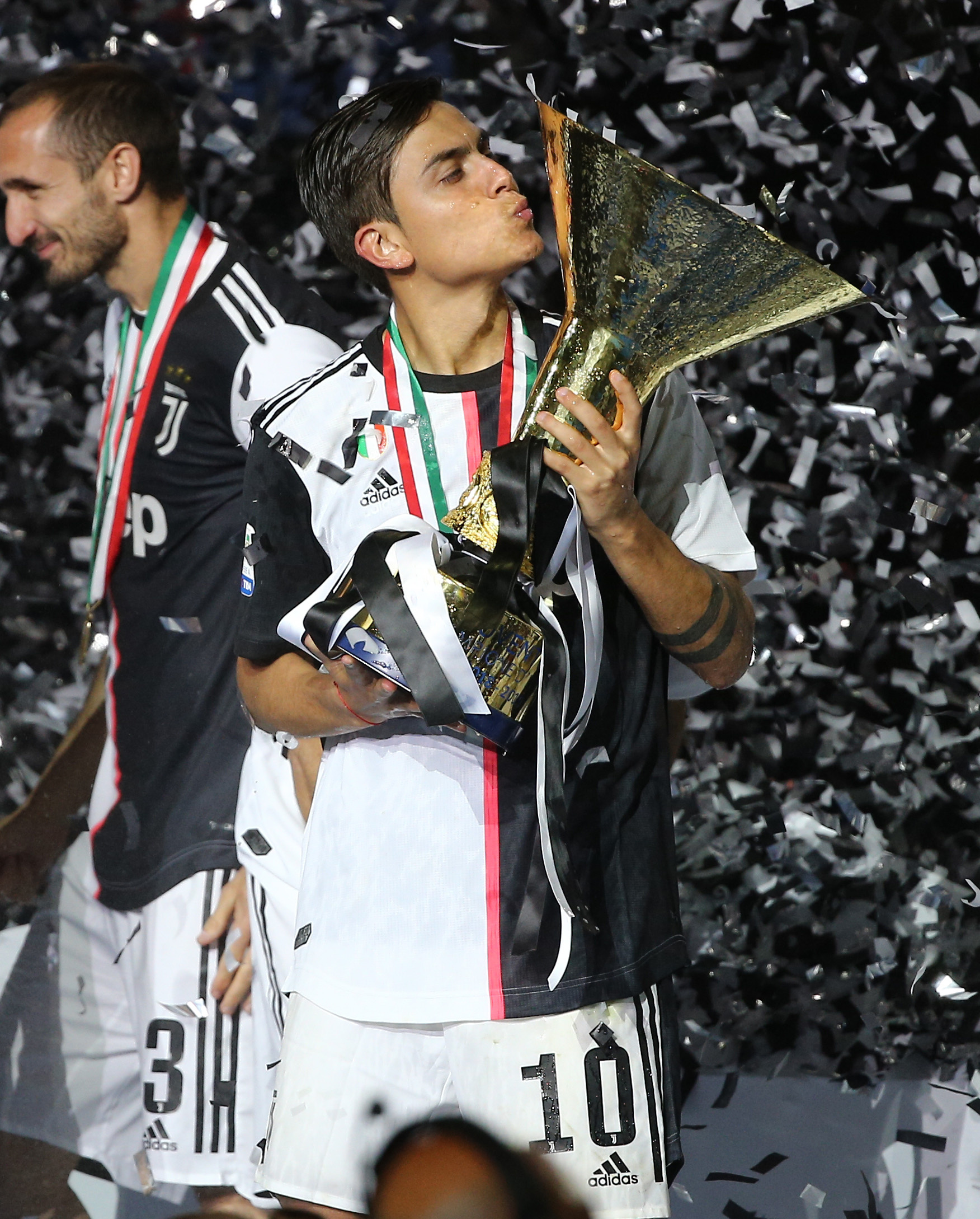 东契奇31+15+11詹皇末节12分，艾顿打爆21中4大帝，湖人力克76人