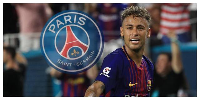 记者晒视频：钟义浩现场观看海牛比赛，海牛进球后他兴奋鼓掌