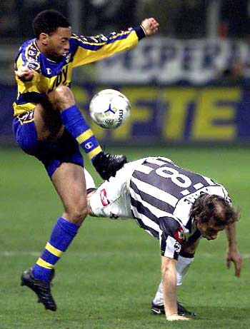 中超赛报：武汉三镇客场战胜山东泰山,